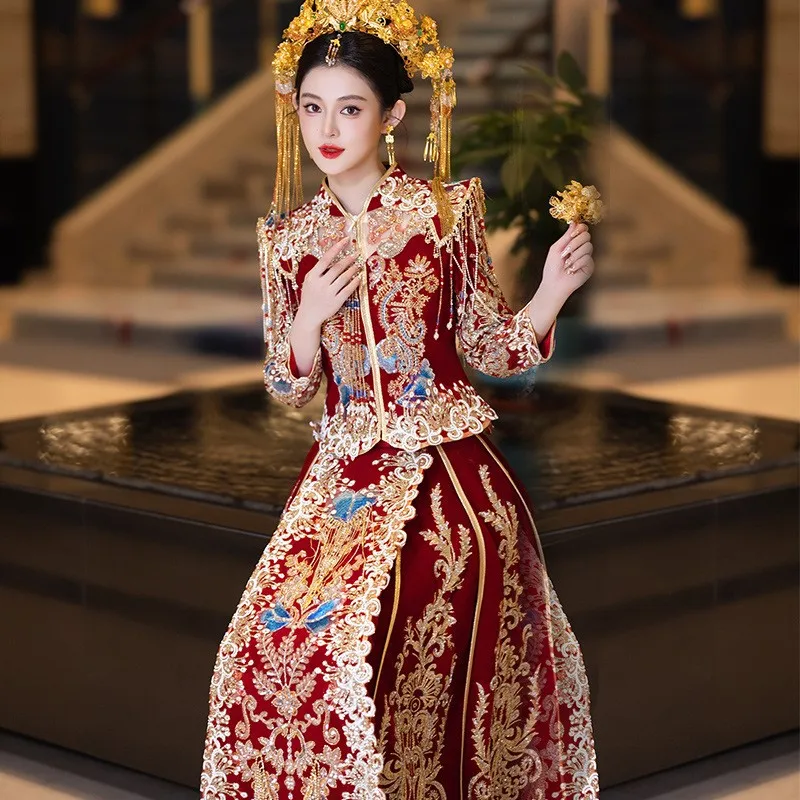 Um novo vestido de noiva de estilo chinês de grande porte