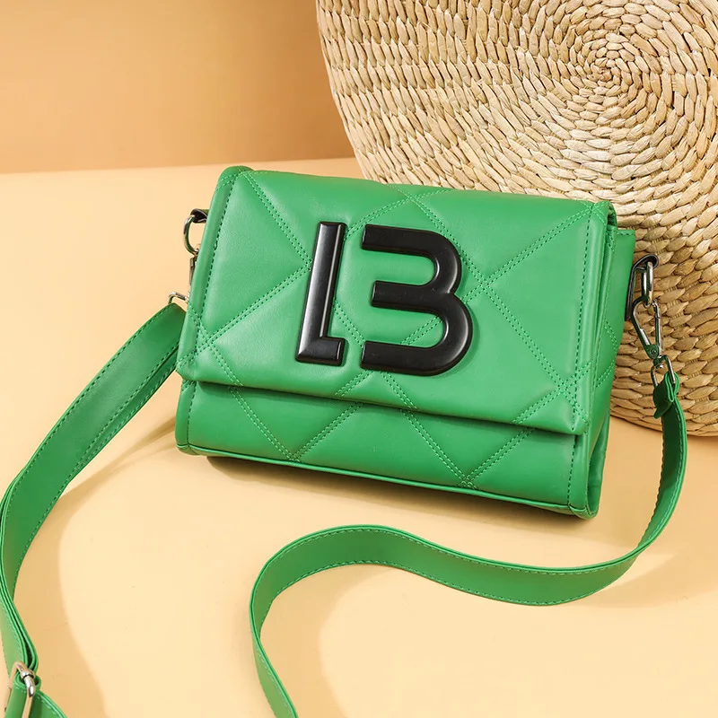 حقيبة يد نسائية فاخرة خفيفة جديدة ذات وسادة ناعمة من الجلد حقيبة كروس بسيطة للنساء حقيبة سلسلة حقيبة كتف