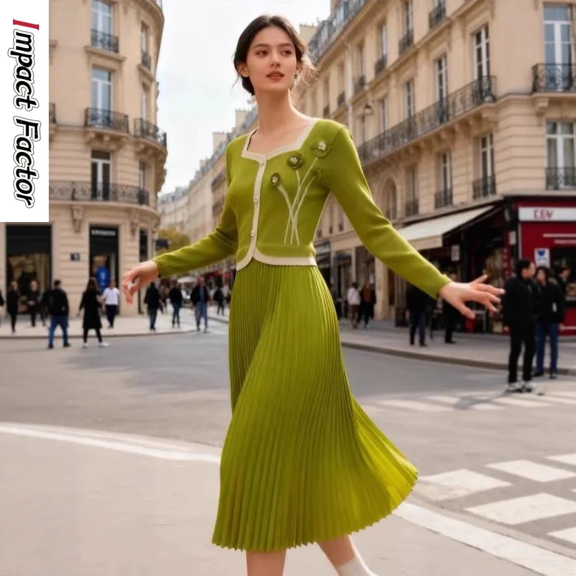 ชุดเดรสจีบพลีทสไตล์มิยาเกะ ตัดต่อผ้าแฟชั่น รุ่นใหม่สำหรับฤดูใบไม้ร่วง ดีไซน์หลวม คอวี เสื้อผ้าผู้หญิง