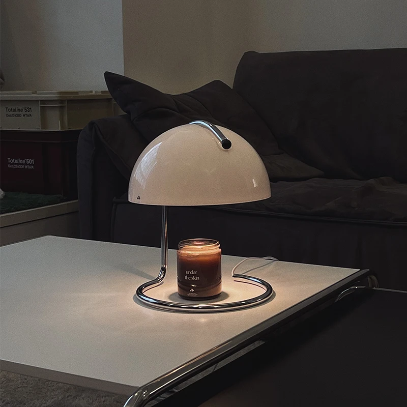 

The wax melting lamp can set the bedroom atmosphere (with bubble points).