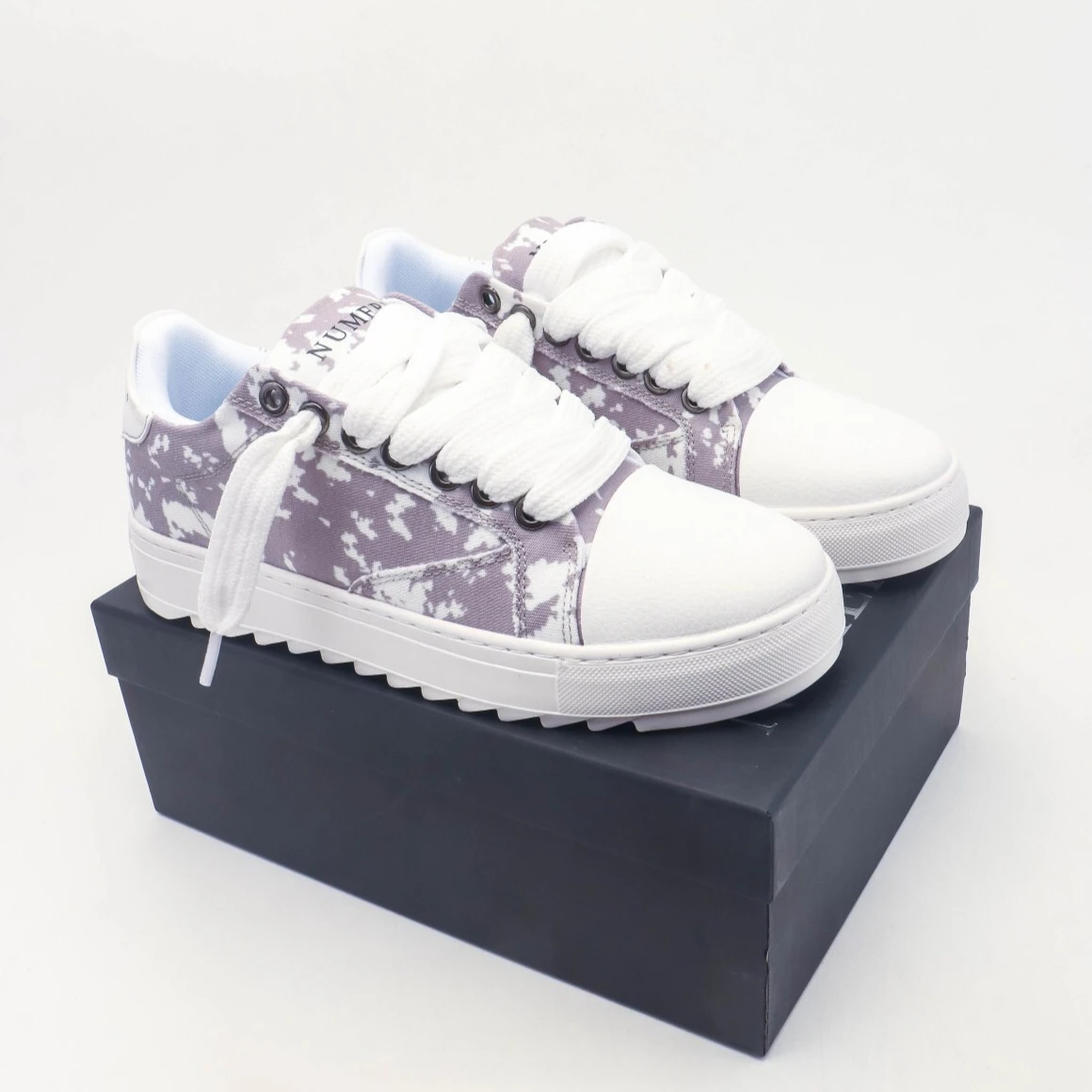 Hot-selling Canvas Platform Casual Sports Shoes Unisex  Lace-up Low-cut Skateboard Shoes Non-slip and Breathable Walking Shoes