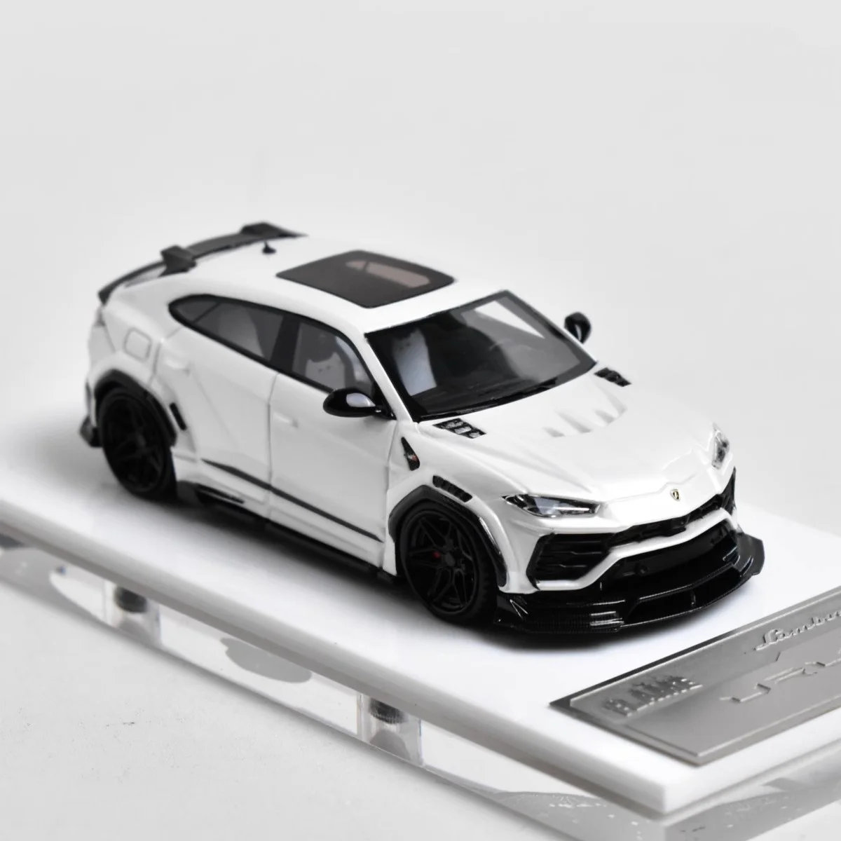 新在庫炎 1:64 ランボルギーニウルス修正バージョン樹脂ミニチュア