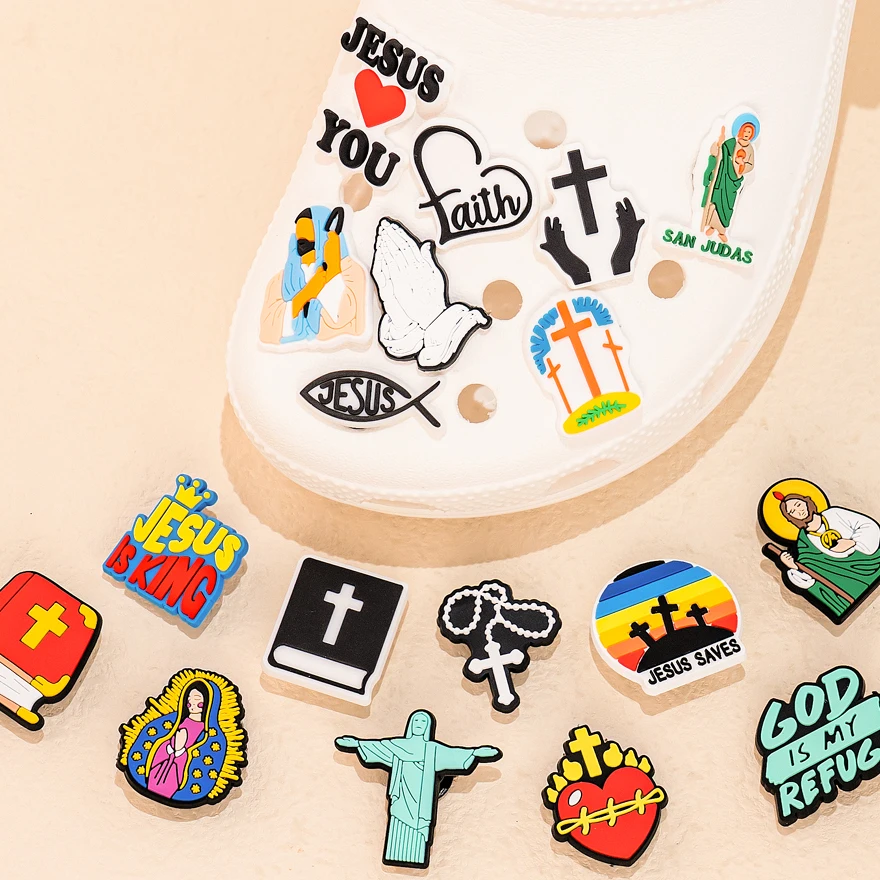 1 Stück PVC-Religionen-Schuhanhänger, Schuhnadeln, christlicher Jesus, gesegnete Heilige Bibel, Sandalen, Zubehör für Damen und Herren, Clog-Schnallen – Detail 4