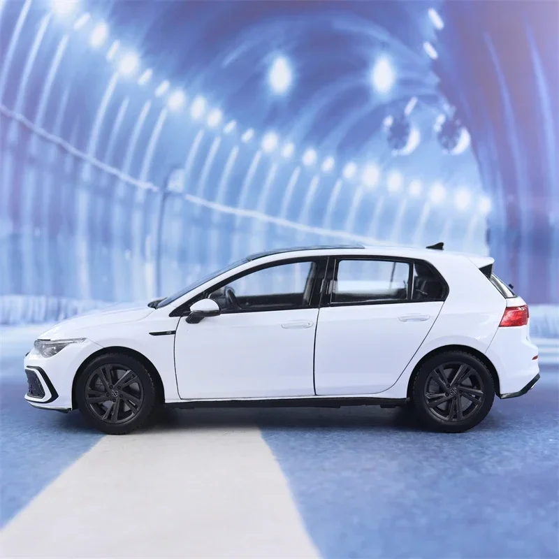 1:18 Volkswagen Golf R-Line 8th Generation High Simulation Diecast Car Metal Alloy Model Car gift collection decorative toy P66