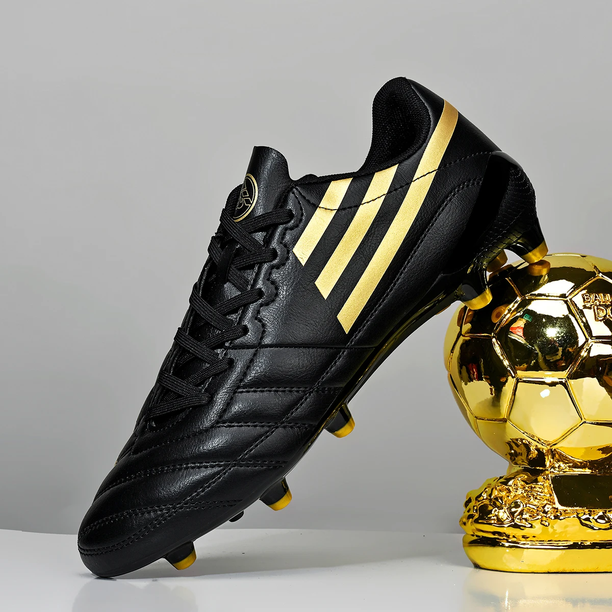 

New High-Quality Soccer Shoes Men Women Comfortable Specially Designed for Matches Training Non-Slip Durable Futsal Sneakers