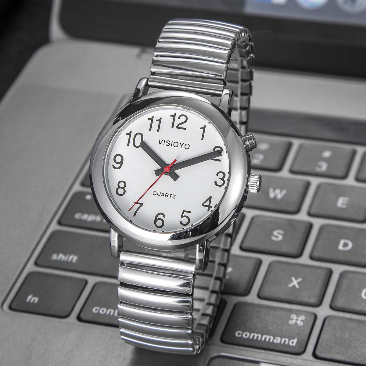 Duits Pratende Horloge Voor Duits Sprekende Blinde Oudere Slechtzienden