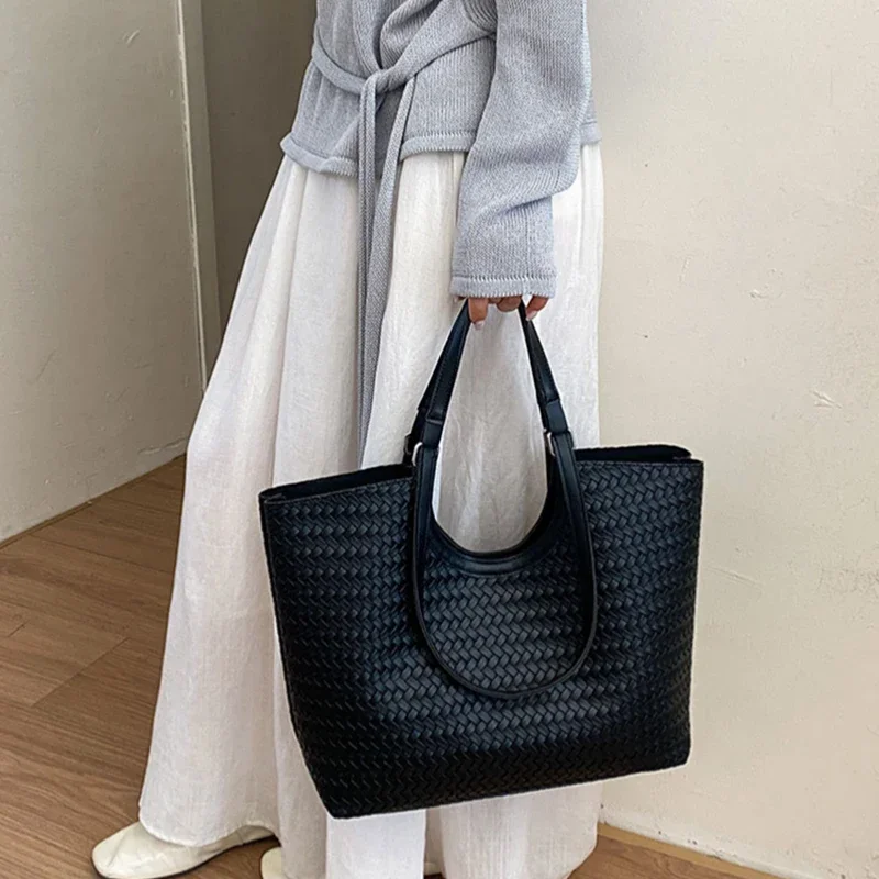 Koreanische Rattan-Geflecht-Umhängetasche, Große Kapazität Damen-Tragetasche, Sommerliche Lässige Einfache Urlaubs-Strand-Pendler-Handtasche – Detail 17