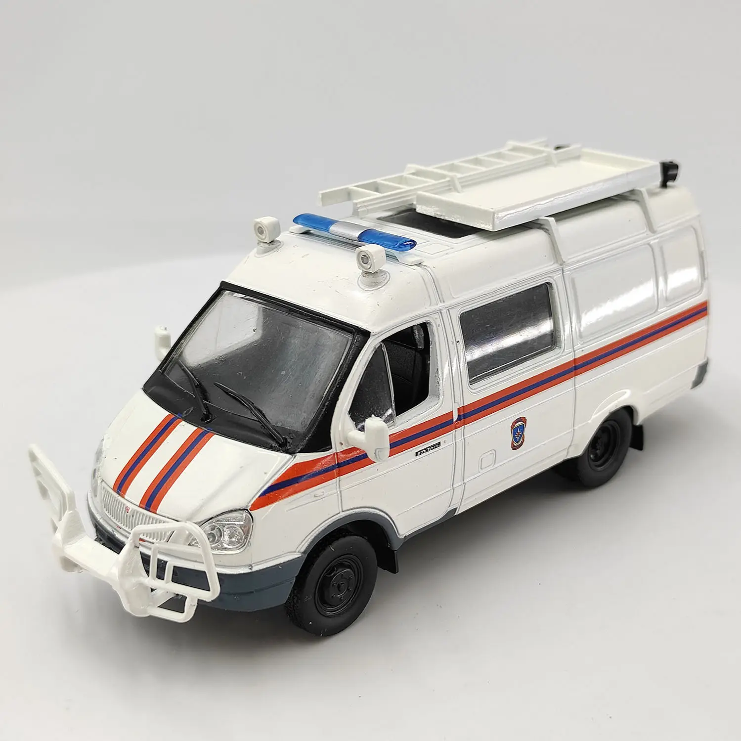 

Diecast Deagostini 1/43 Scale Factory АЗ-2705 "ГАЗenb"ACM Soviet Police Car Alloy Model Collectible Toy Gift Souvenir Display