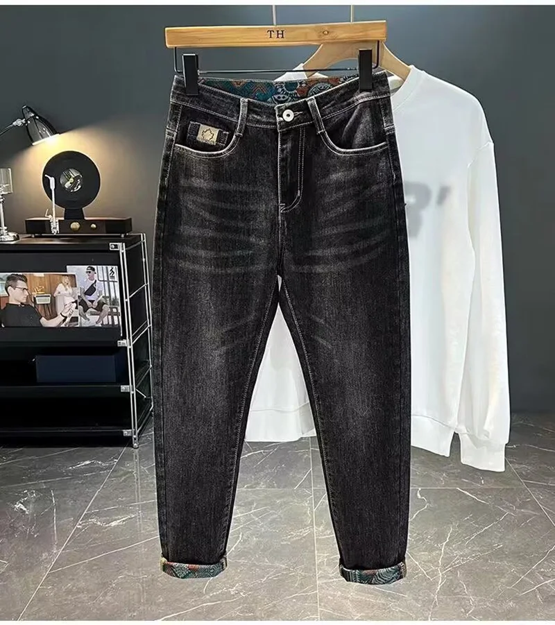 Men's Denim Pants Are Worn Washed Embroidered Smple Straight and Slim Fit With Small Legs