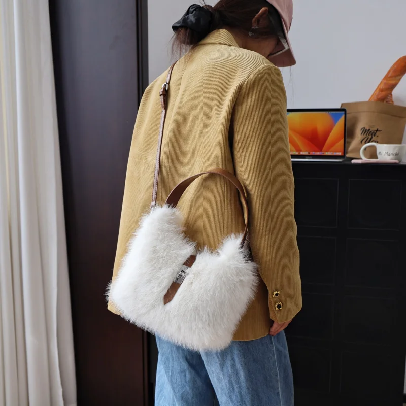 

Plush Women's Bag Autumn Winter New Faux Fur Crossbody Bags For Woman Luxury Bags Designers Luxury Single Shoulder Bag Handbag