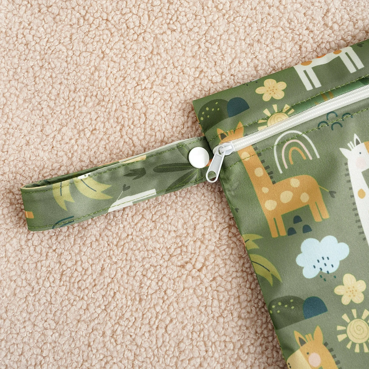 2026 New Arrival Washable Reusable Baby Storage Wet Dry Bag Easy Carry Multifunctional Travel Pouch Size 18x25cm