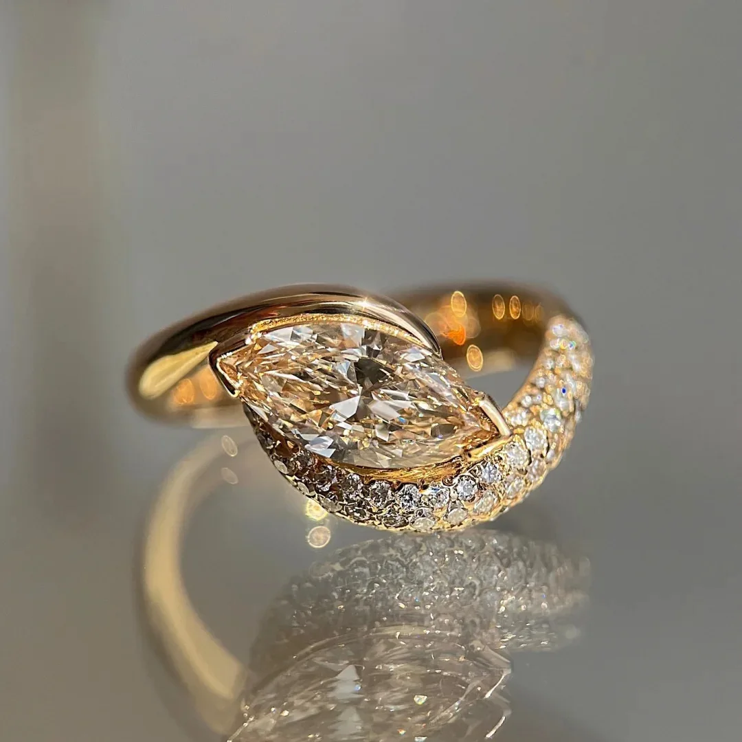 Hot Sale Simulation Mozambican Diamond Engagement Silver Ring High Sense Light Luxury Diamond Horse Eye Zircon Women's Ring Ring