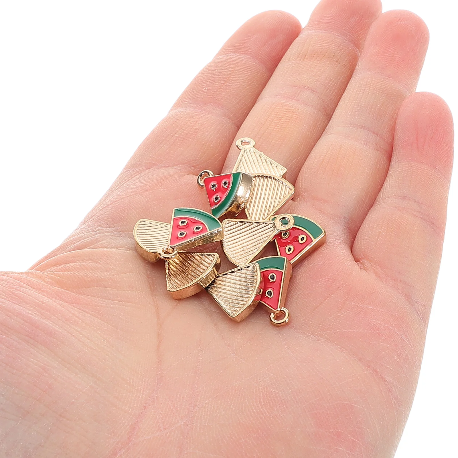 30 szt. Mini zawieszki w kształcie arbuza, emaliowane, ze stopu, trwałe, do samodzielnego tworzenia biżuterii, idealne na lato, do naszyjników, bransoletek, kolczyków, breloczków.