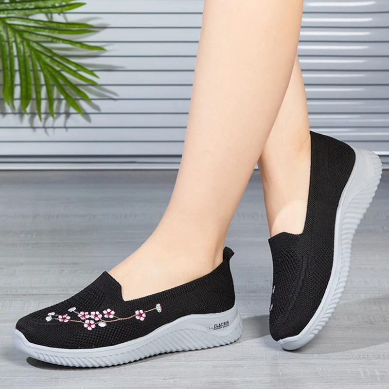Zapatillas de deporte de malla transpirable para mujer, Zapatos cómodos florales para madre, calzado suave de moda de Color sólido, Zapatos ligeros para mujer