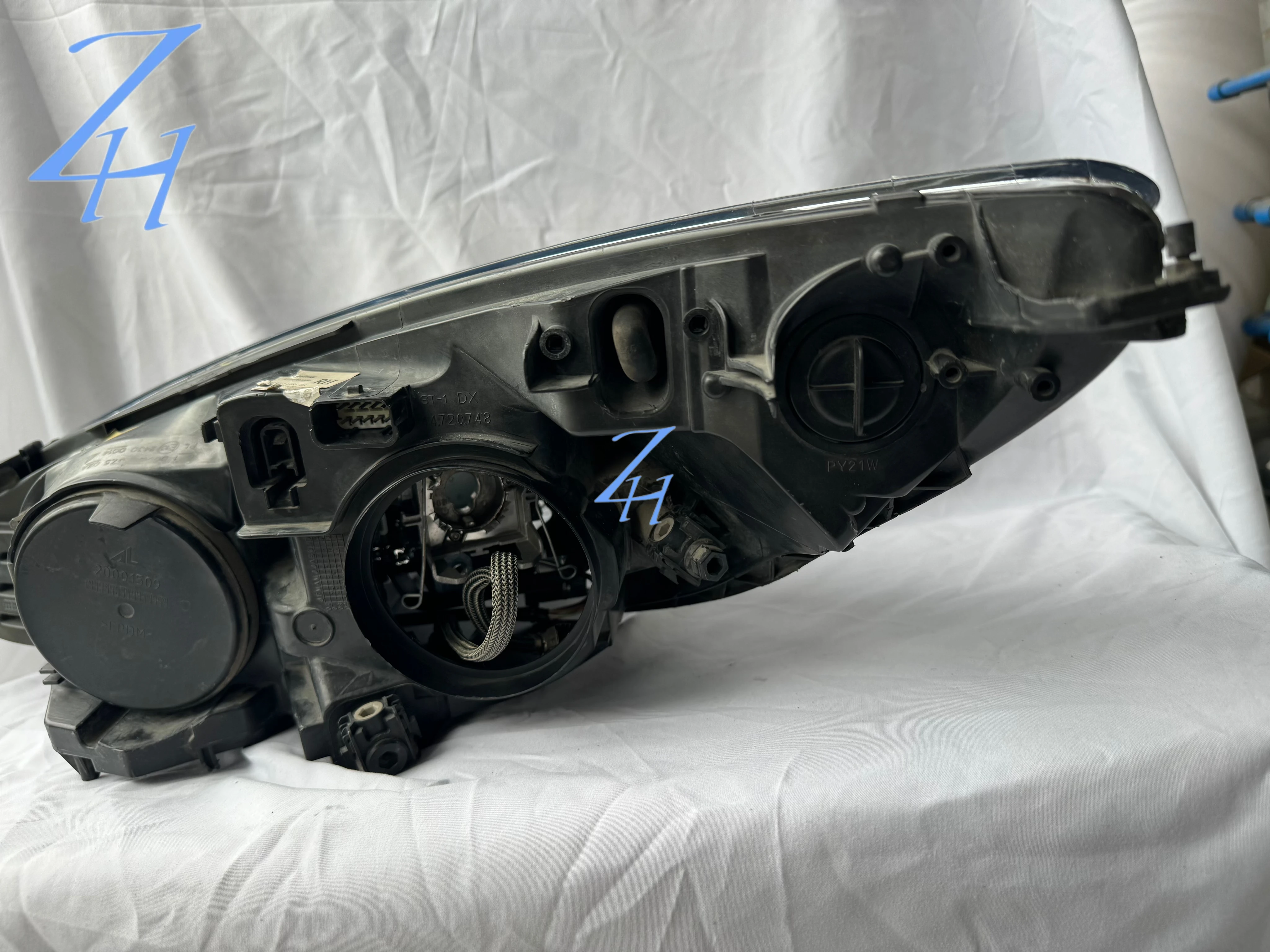 For2010-2013 Dongfeng Peugeot 408 Headlight assembly Qoros 408 auto headlight Original manufacturer 9688575980/9688575880