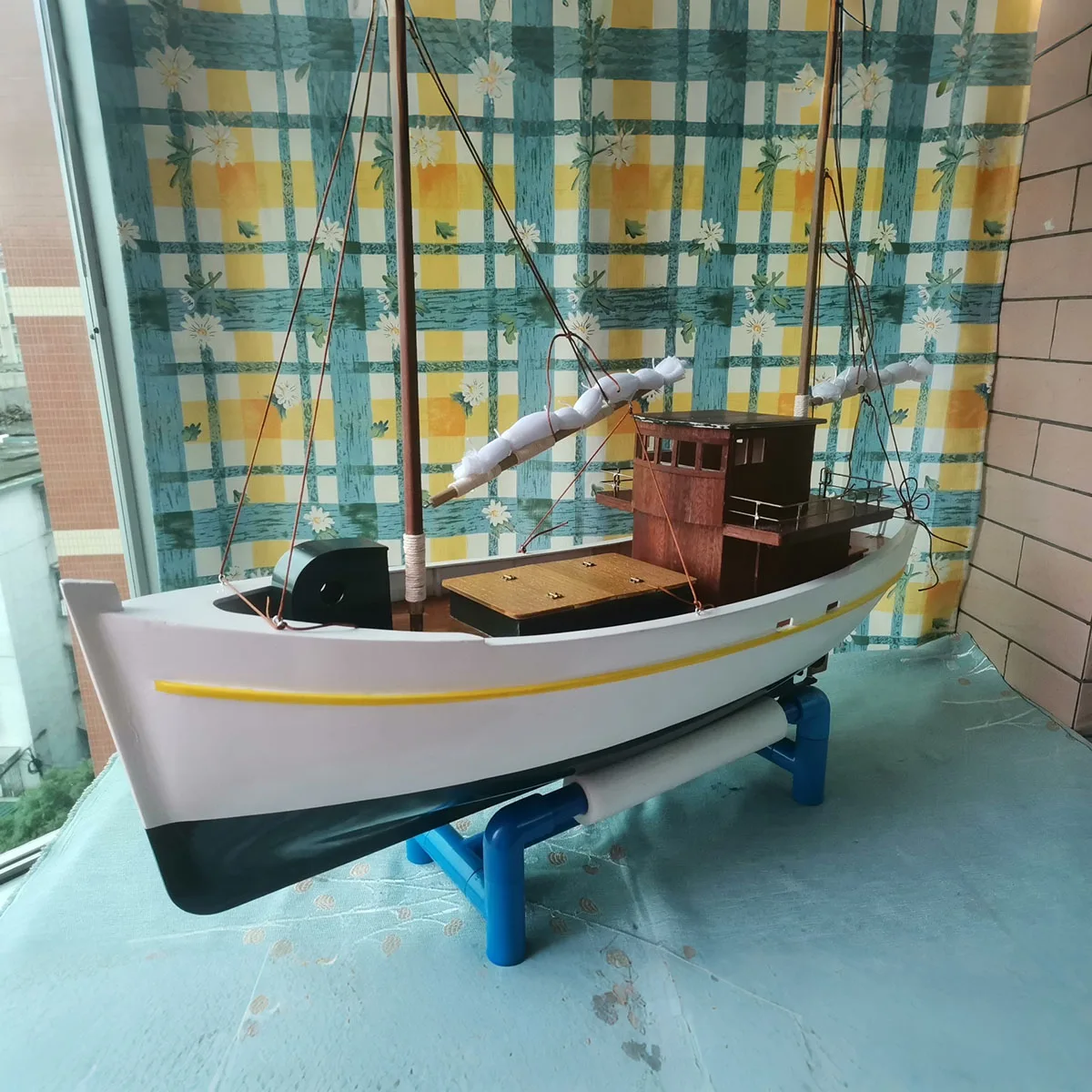 Barco a Control Remoto Simulado Artur de 65 cm, Potente y con Detalles Detallados, Modelo de Barco de Pesca a Control Remoto, Producto Terminado, Juguete de Barco