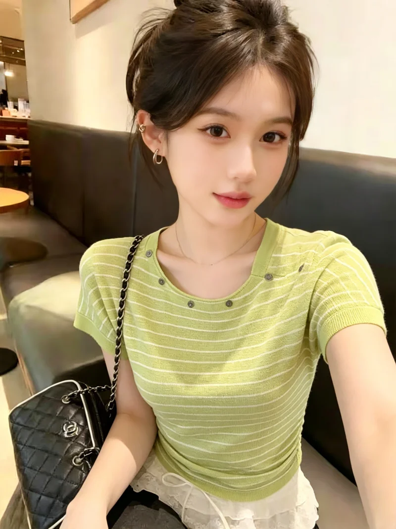 

Slimming Knitted Short Sleeve One Shoulder Button up Top Korean Style Striped Self-Preserving Commute Suitable for Young Women