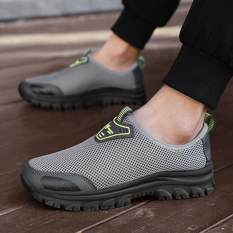 Breathable Men's Casual Shoes Lightweight Outdoor Flat Shoes Anti Slip Men's Sports Shoes Summer Foot Covers 2025 Mesh Sandals