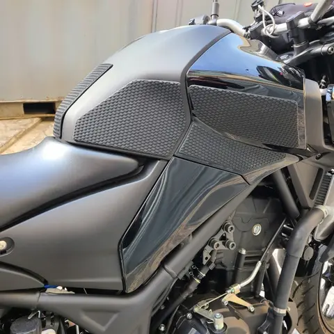 Naklejki ochronne na bok zbiornika paliwa, nakładki na kolana, pady antypoślizgowe na zbiornik paliwa motocykla Yamaha MT-03 MT03 MT-25 MT25 2020-2021