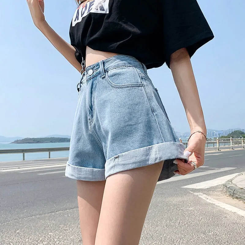 Pantalones cortos de mezclilla de cintura alta con lavado claro para mujer, estilo casual de algodón para primavera/verano, look urbano.