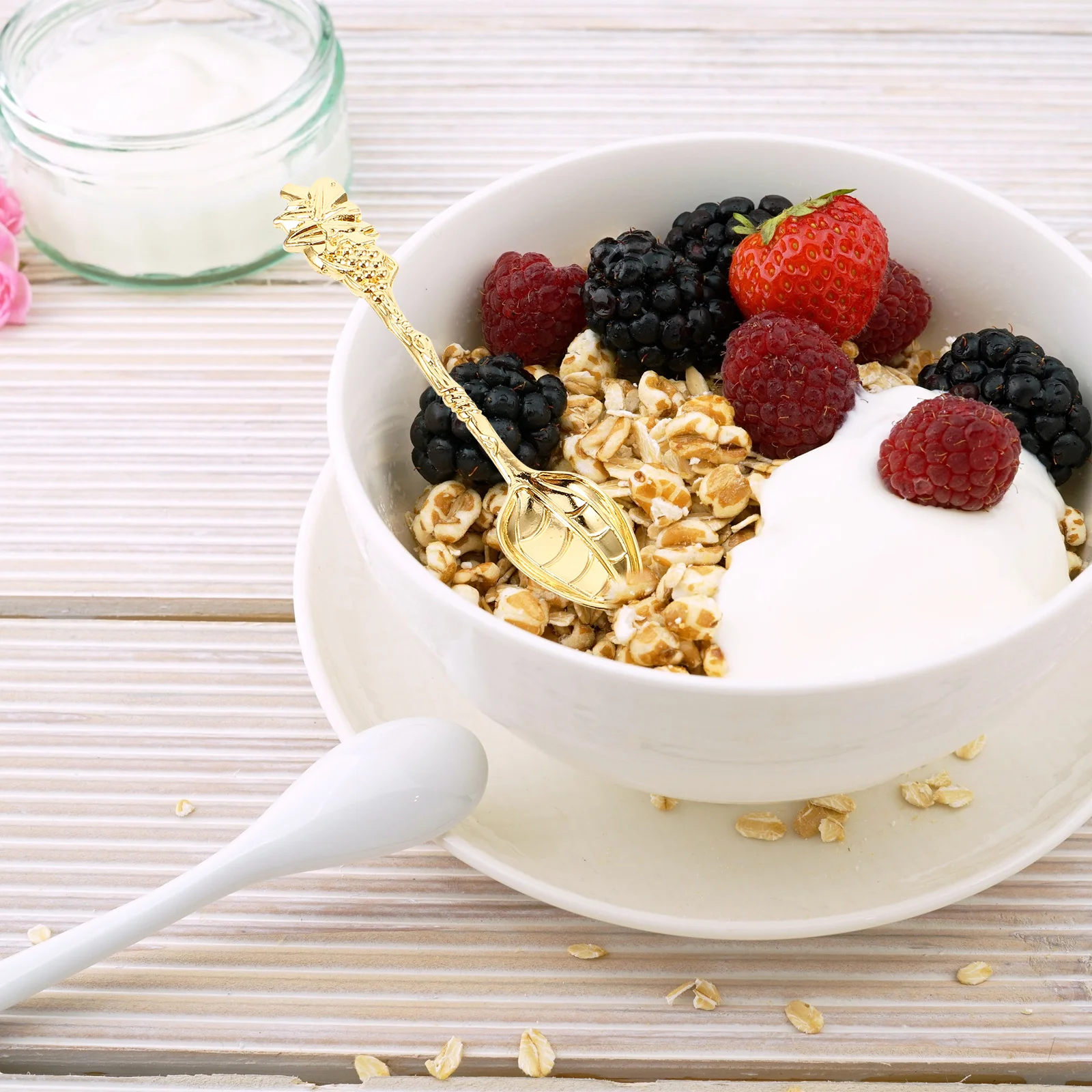 

4pcs Gold Coffee Spoon Vintage Grape Carved Thickened Dessert Spoon For Tea Espresso Stirring Zinc Alloy Style