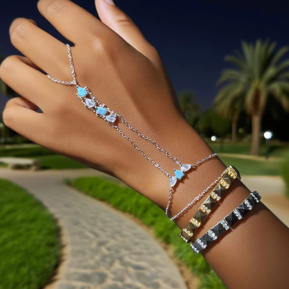 

Gold Color Geometric CZ Square Shaped Triangle Rivet Bracelet for Women Men Bling Cubic Zircon Hip Hop Bangle Punk Jewelry Gift