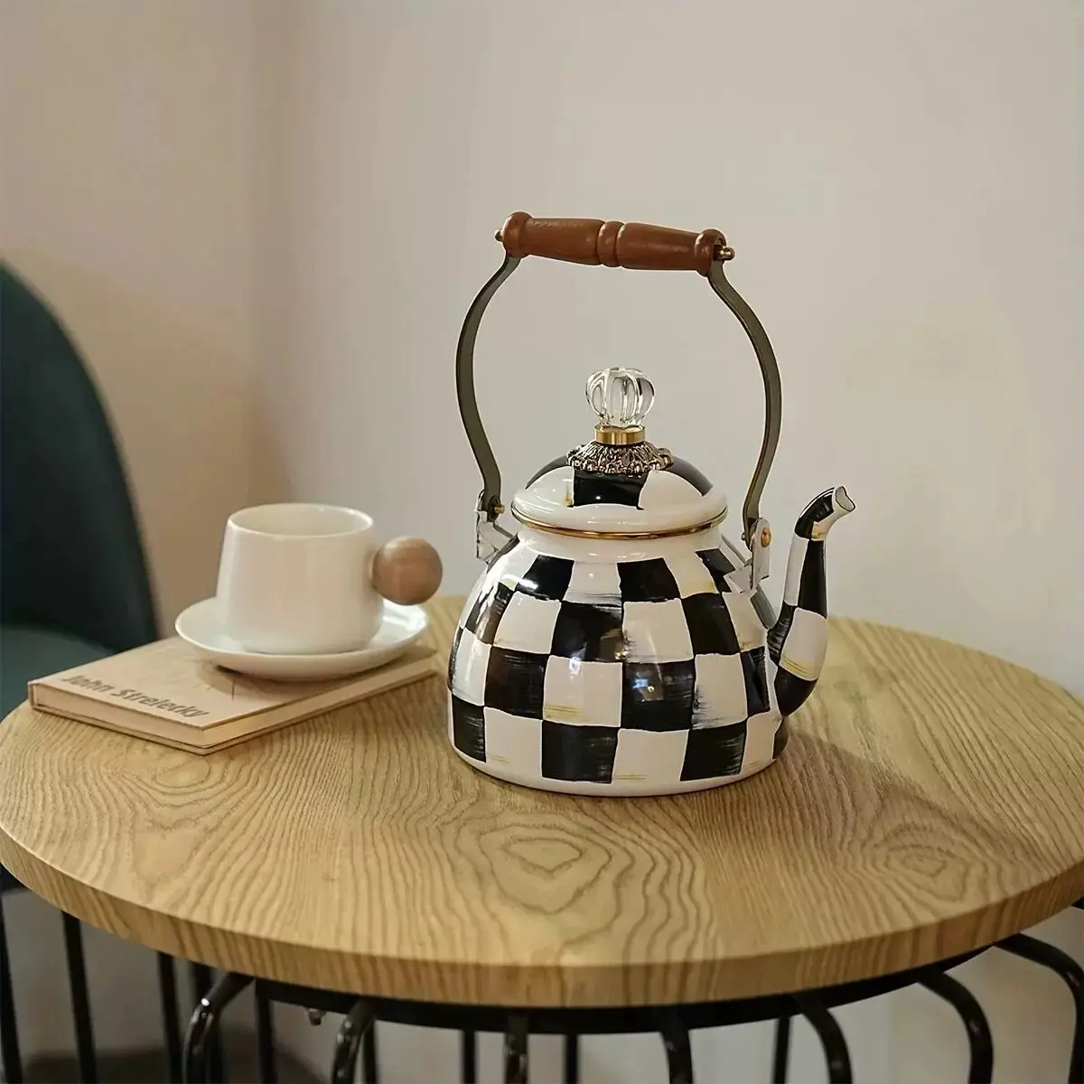 2.5L Kettle Classic Black White Grid Pattern Wooden Handle C