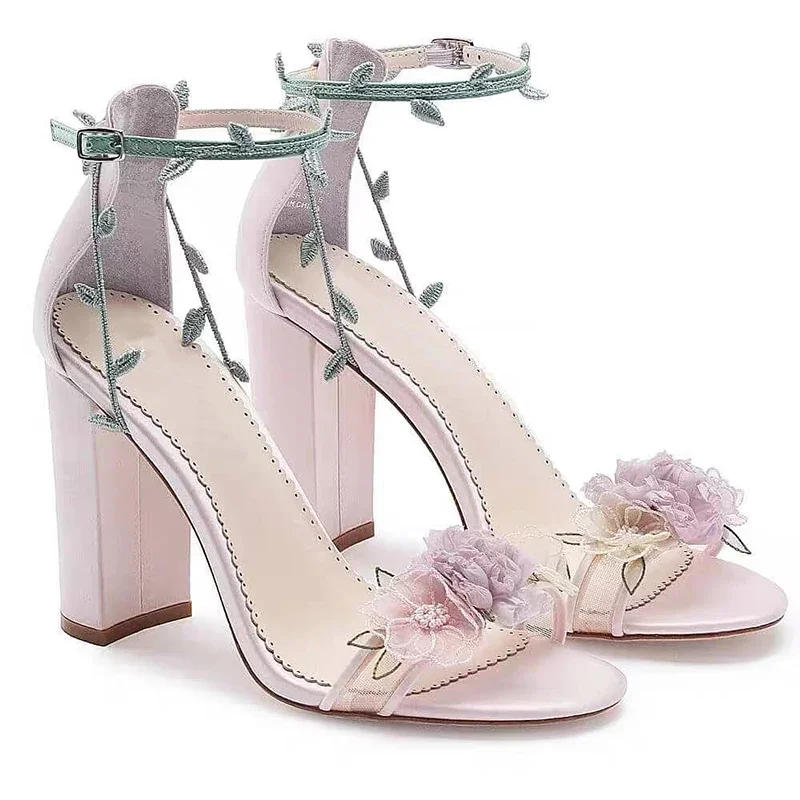 

New Wedding Shoes Pink Open Toe Thick Heel Sandals Flower Embroidered Feet Naked Tie Wedding Shoes