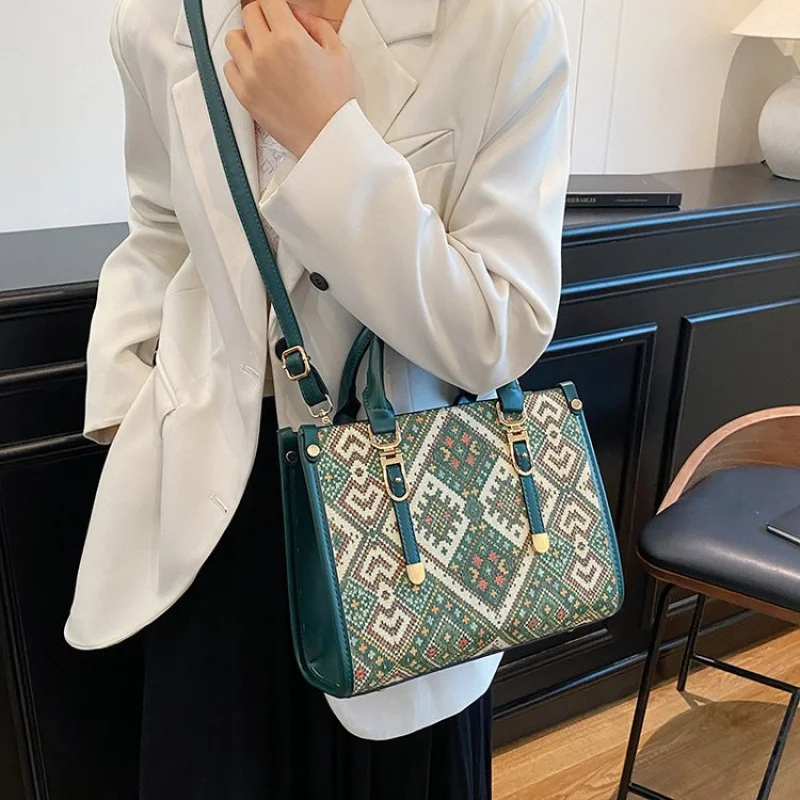 

Elegant Leather Handbag For Women With Gold Hardware - Classic Shoulder Bag By Famous Brand Spacious