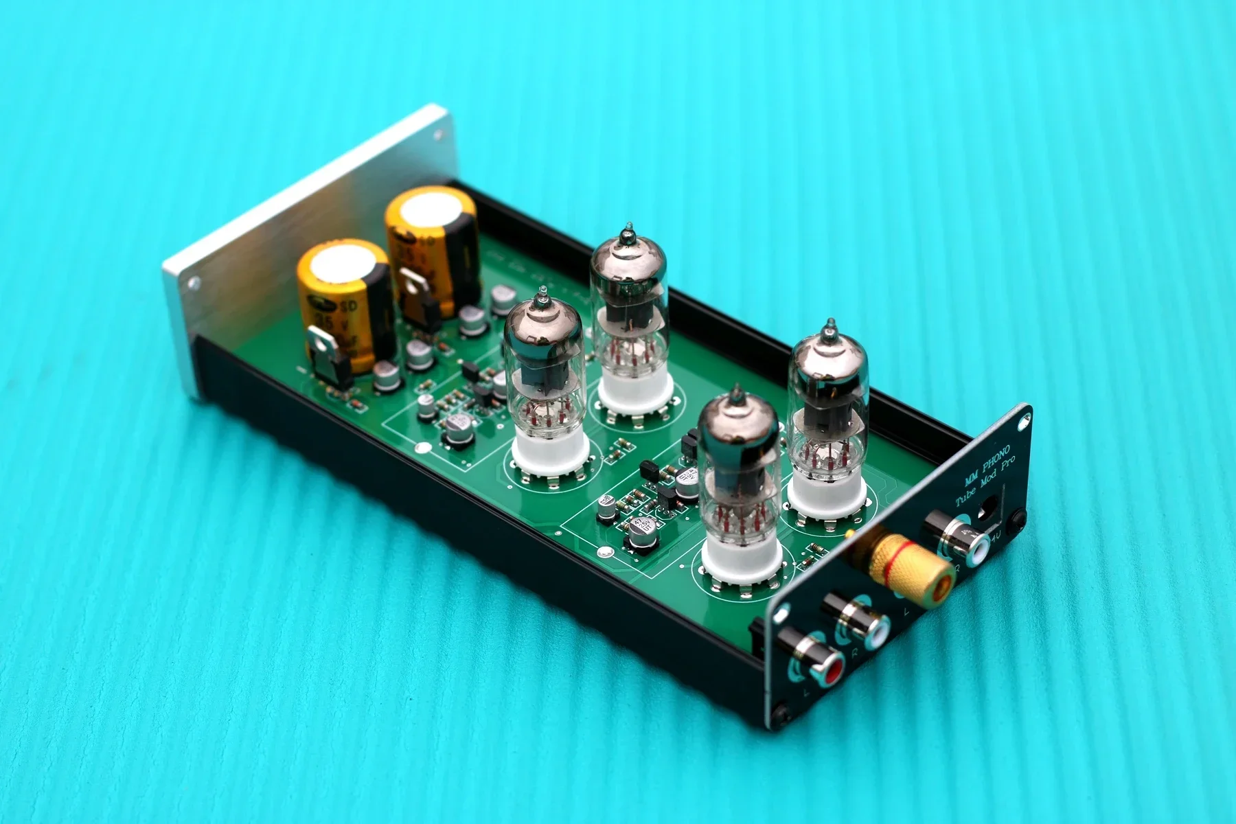 Battery powered, four tube TUBE MOD PRO tube, vinyl LP head amplifier, sing-play