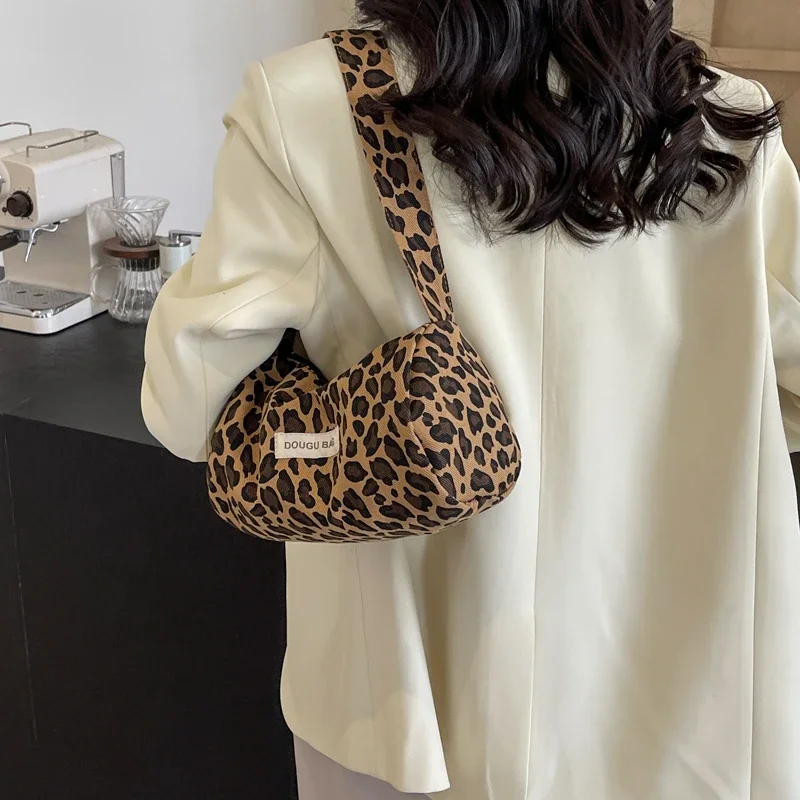 2024 High Quality Women\'s Bag Leopard Print Canvas Fashion Women\'s Shoulder Bag Versatile Casual Commuting Boston Handbag