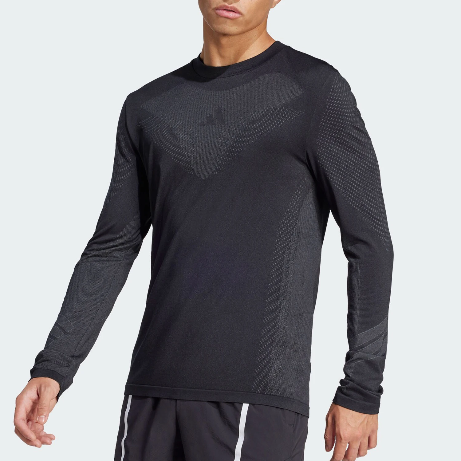 

Официальная мужская футболка Adidas для комплексных тренировок Cool-Fit Slim-Fit с длинными рукавами JE5667