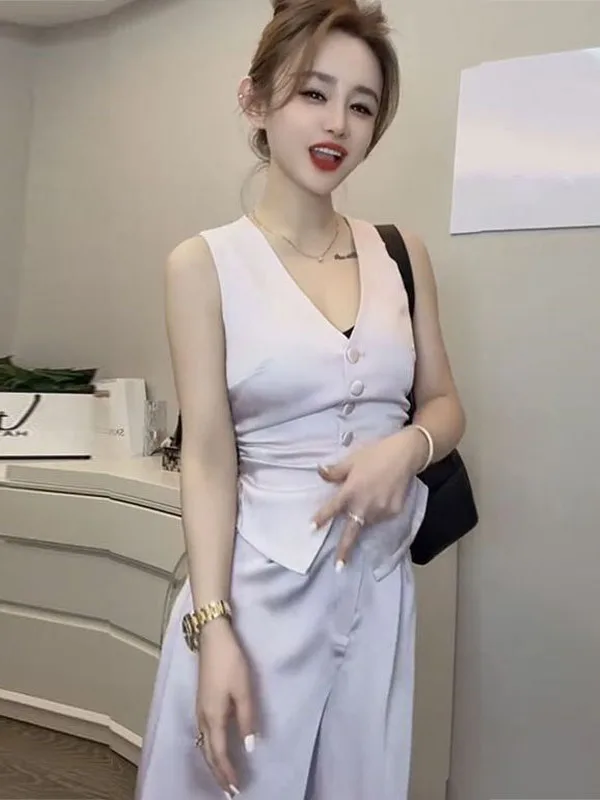 

Fashionable V-Neck Single-Buckle Acetate Slimming Tank Top Wide-Leg Pants Set Women's High-End Feel Summer 2025 Polyester Fiber