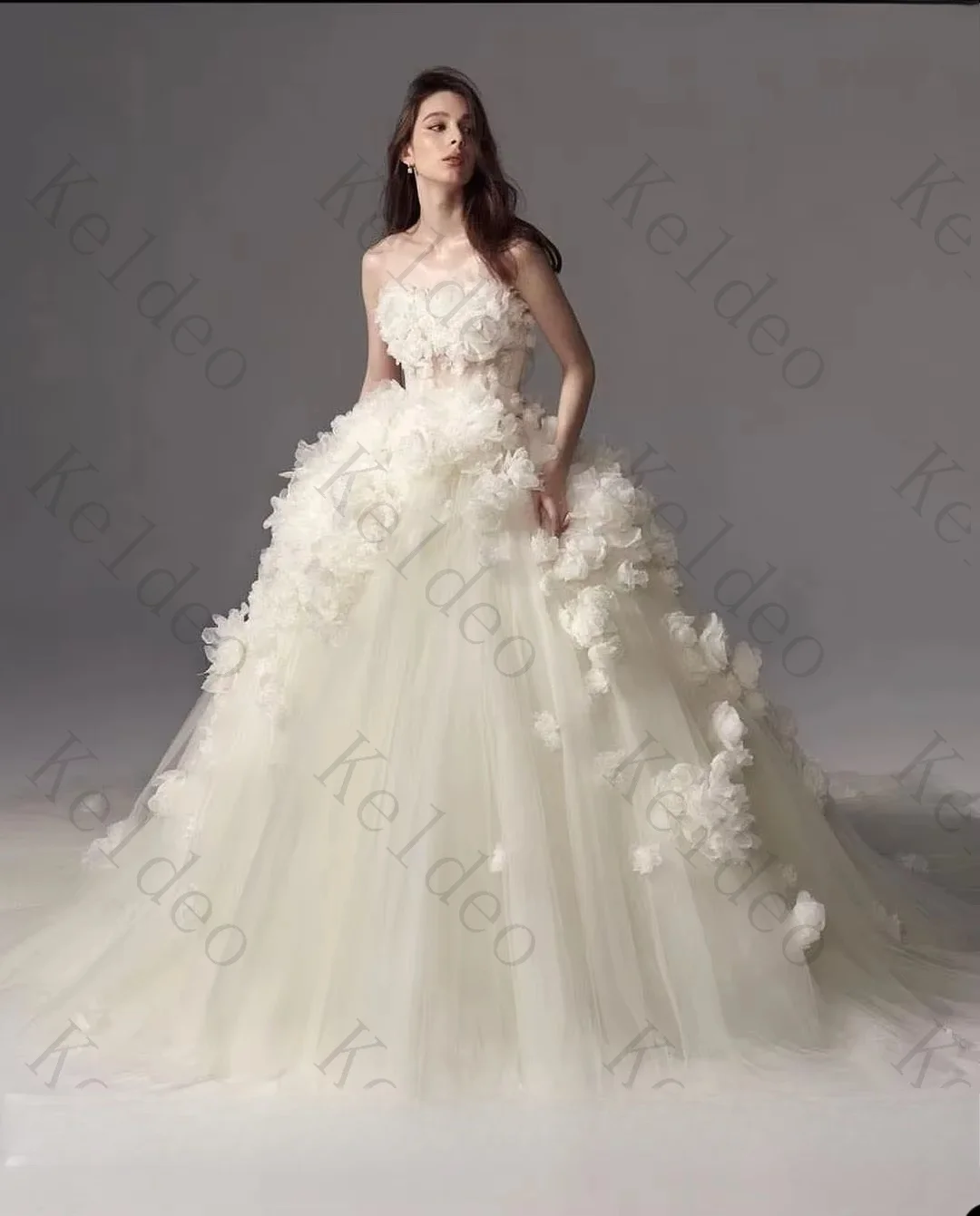 Customized High Quality Strapless A-line Sleeveless Wedding Dresses 3D Flower Applique Tulle Open Back Floor Length Bridal Gowns