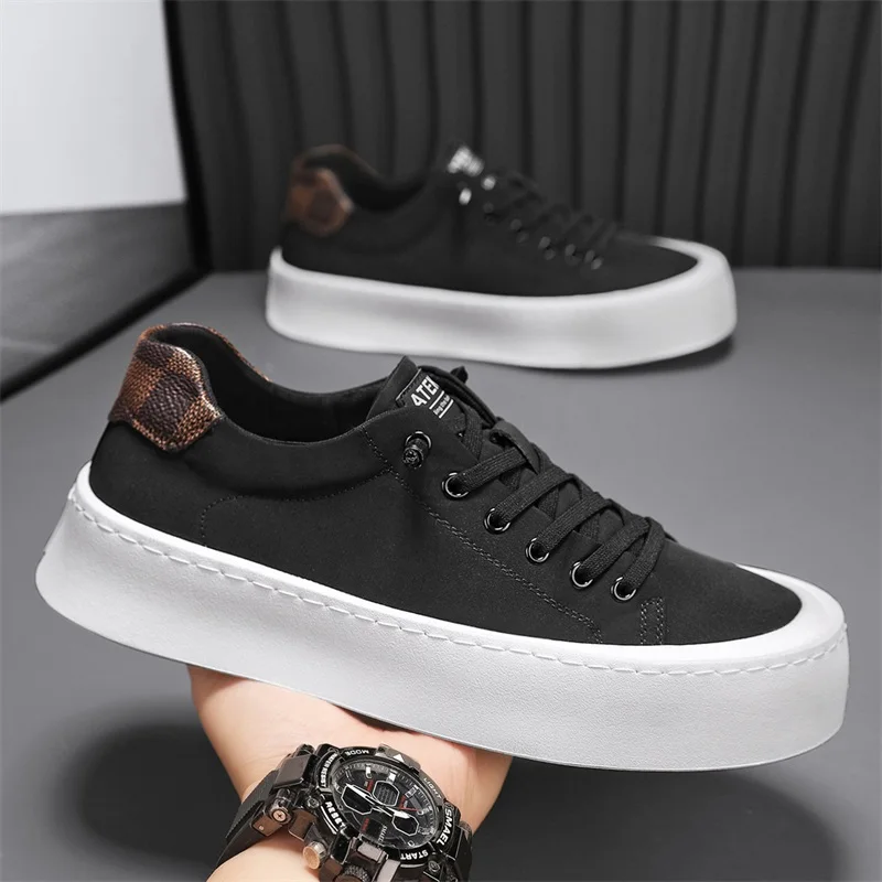 

2025 Новая тенденция, модная нишевая толстая подошва, универсальные низкие кеды, простые мужские туфли для спорта и отдыха, трендовые туфли для досок