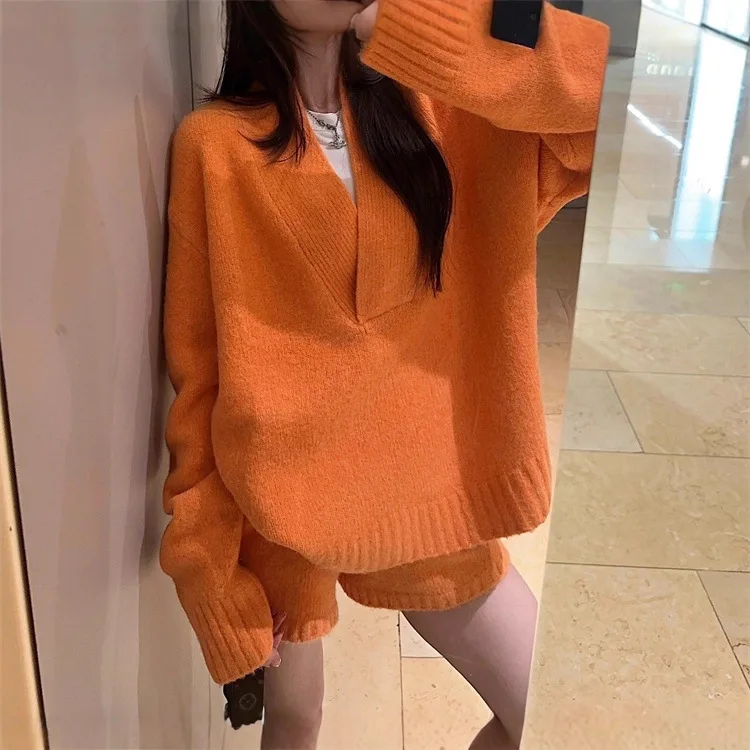

Suit: Soft Waxy V-neck Knitted Sweater Women's Winter High-waisted Orange Knitted Shorts Atmospheric Two-piece Set