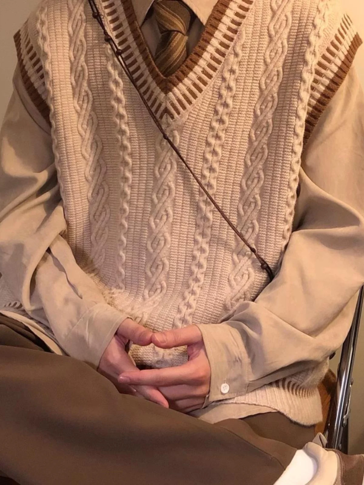

Loose Men's Knitted Sweater Spring Autumn Vintage Lazy Sle Striped Twist V-Ne Vest Casual Faion for Youth in China