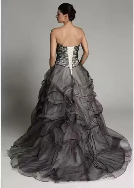 Customized Black and White Wedding Dresses Gothic Vintage Ruffles Bridal Gowns Pleats Retro Vestidos de Novia