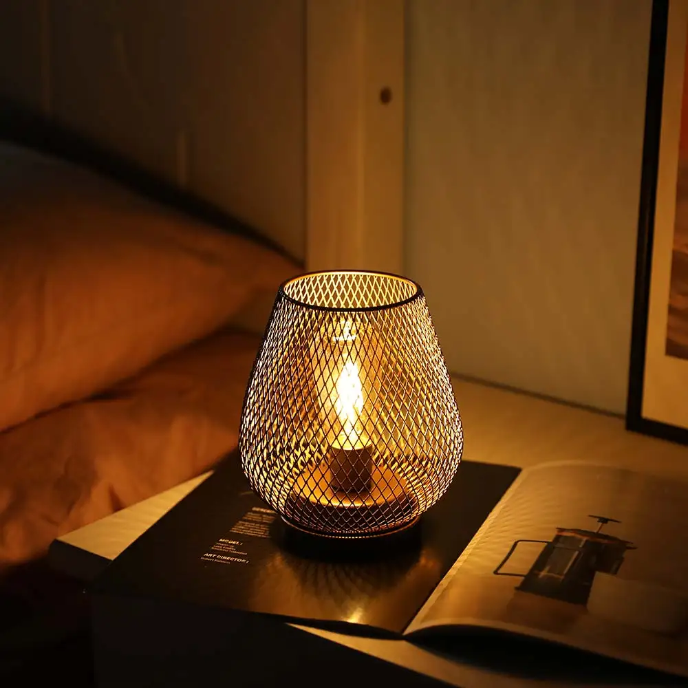 

Indoor Decorations Metal Cage LED Lantern Battery Powered Table Lamp Operated Edison Light Bulb for Coffee Bar Table Decor
