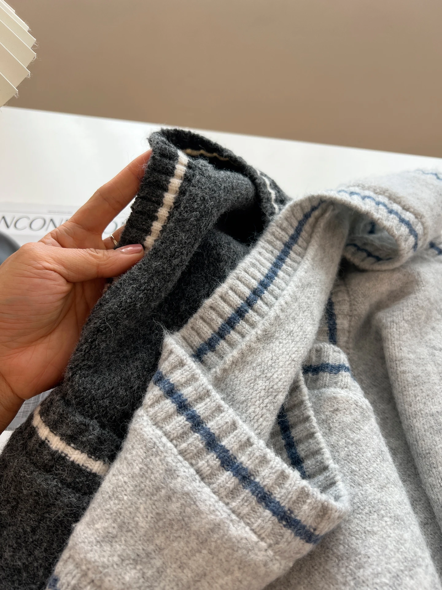 Gilet en tricot rétro à col en V pour femme, ample, décontracté, superposable, pour étudiantes, tricot intérieur, automne-hiver, nouvelle tendance, sensation de chaleur