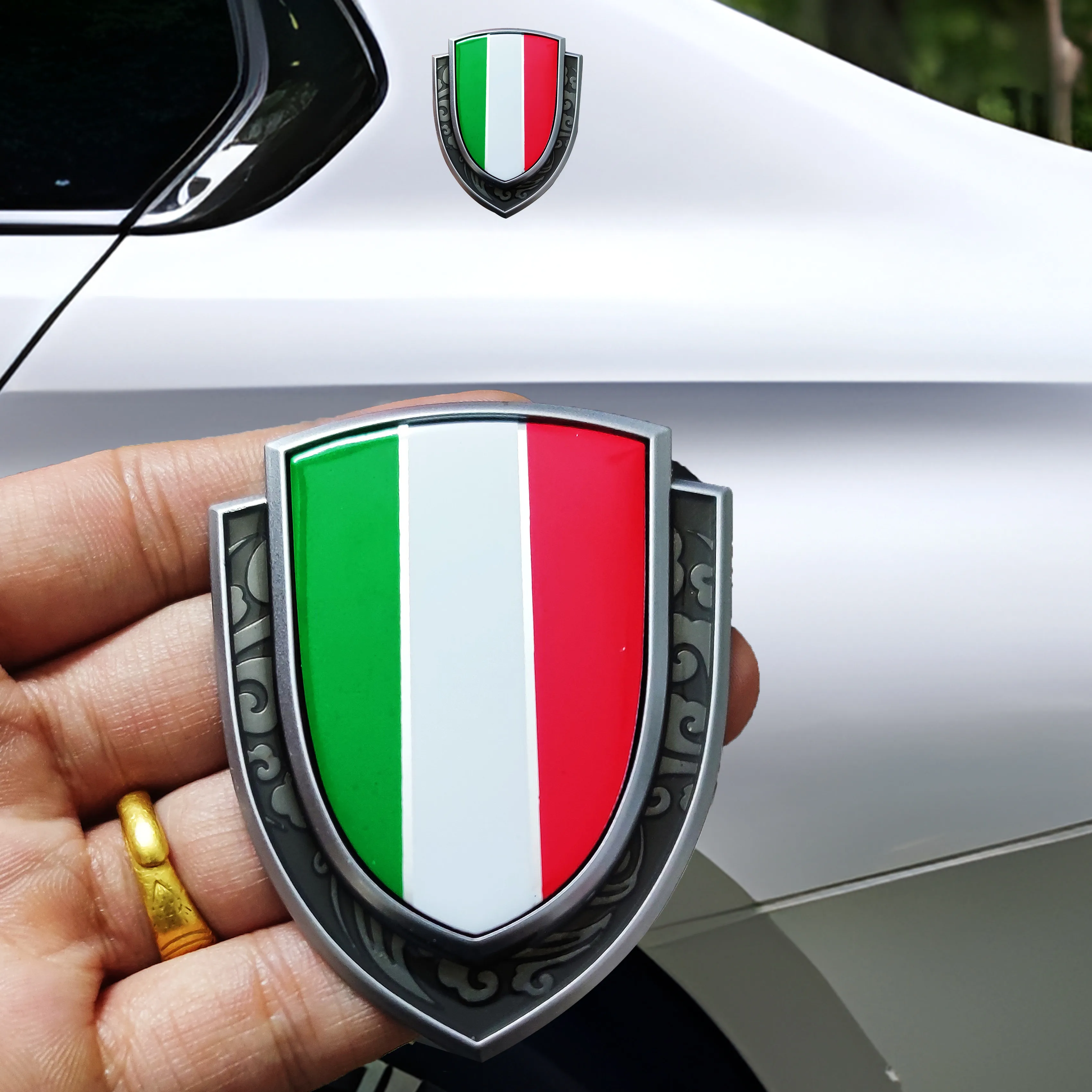 3D Metal Italian Flag Car Emblem The shield - shaped tricolore Edition for decorating the car trunk fenders doors with stickers