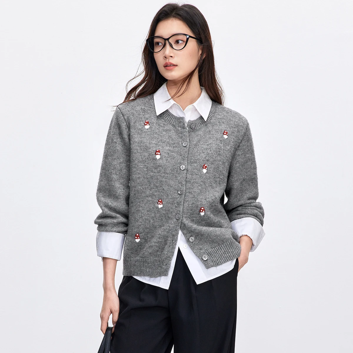 

SENTUBILA Knit Cardigan Woman 2025 Autumn Casual Embroidery Round Neck Sweater Office Lady Contrast Color Female Tops W44E80015