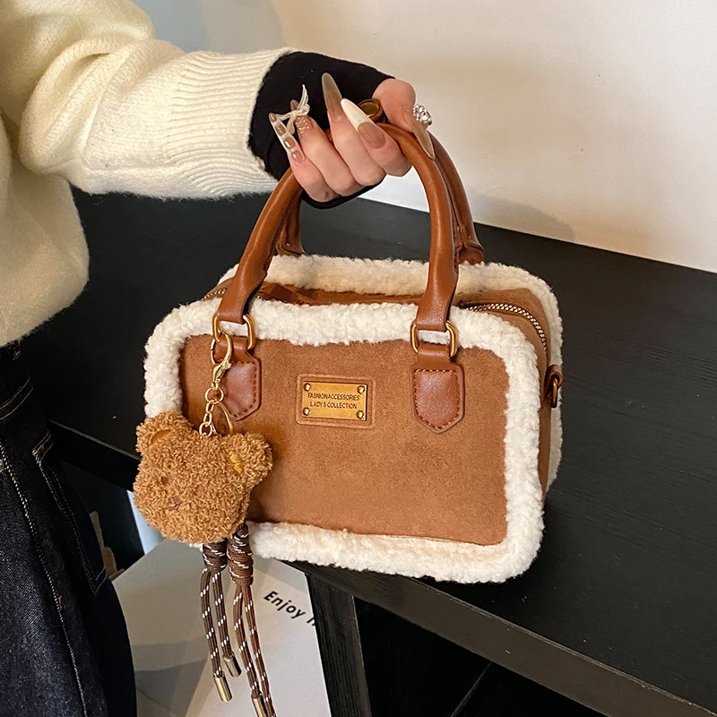 

2024 Winter Lamb Woolen Handbag Women's Bag Designer Plush Handbag Fashion Casual Shoulder Messenger Bag Female Square bolsas