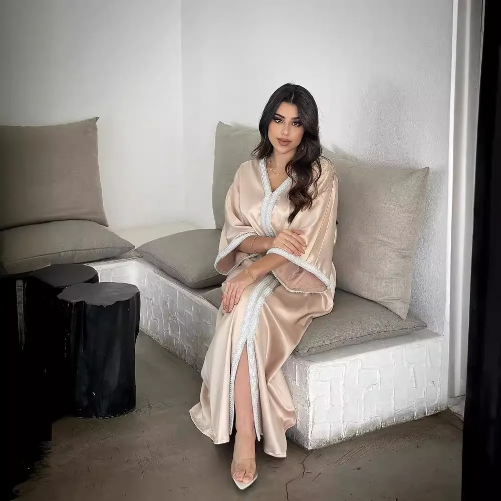 New Faionable Beaded Women's Robe Long Gown Middle East Bestseller Ele Chinese Ethnic Women's Clothing Spring 2024