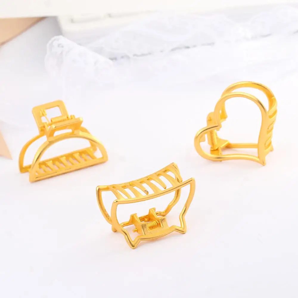 

Fashion Disk Hair Hairpin Hollow Love Heart Bathing Clip Hair Accessories Claws Clip Metal Hair Clip Hair Claws