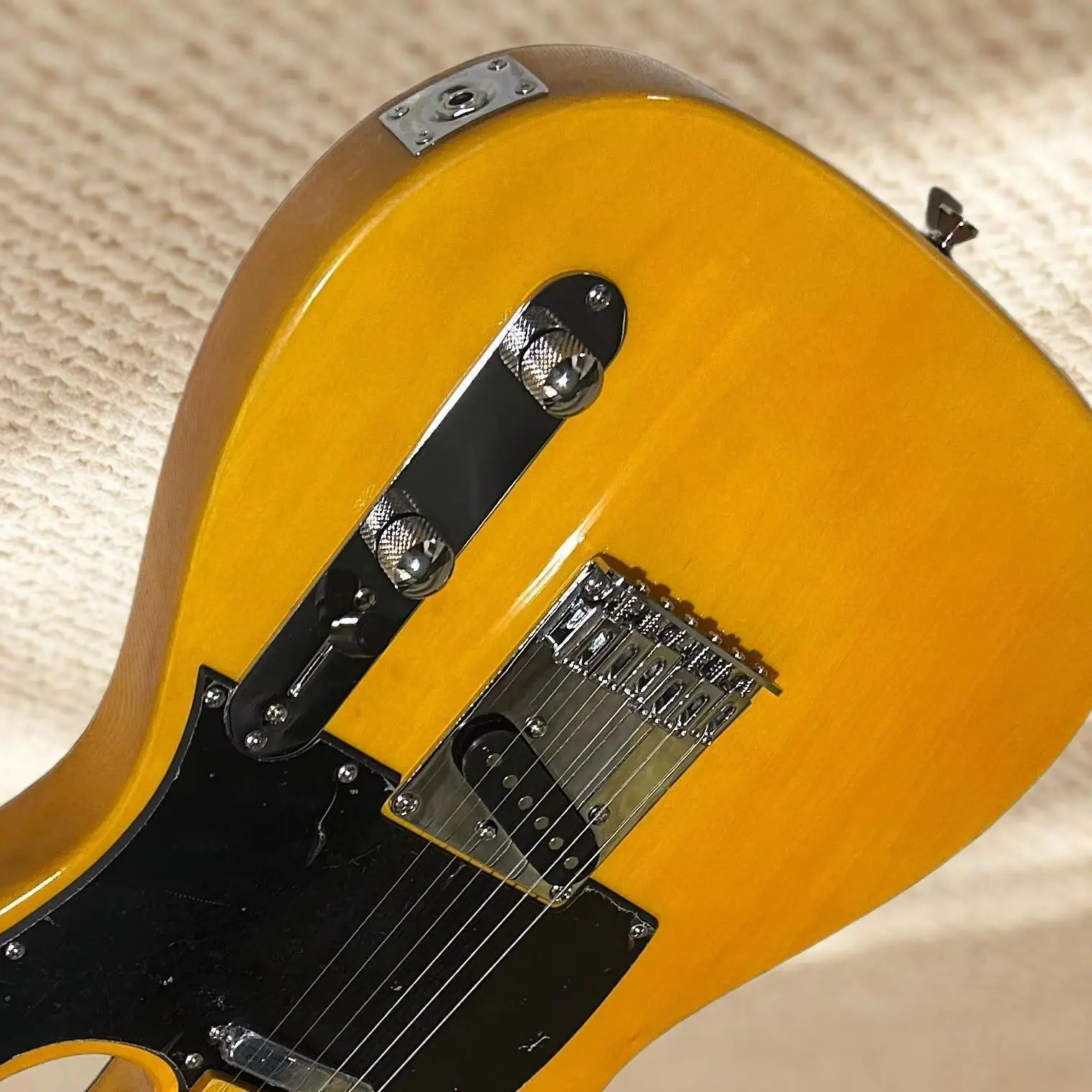 Transparent Yellow Electric Guitar Basswood Body Maple Fretboard 22 Frets