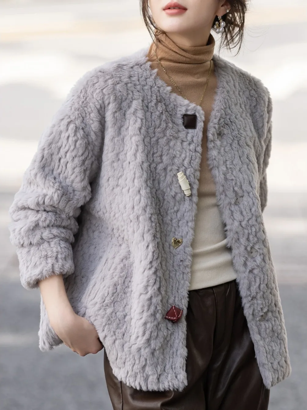 معطف نسائي من الفرو الجلدي من Ele Faionable لخريف وشتاء 2025 فرو كوري جديد Sle ular عالي الجودة صديق للبيئة...