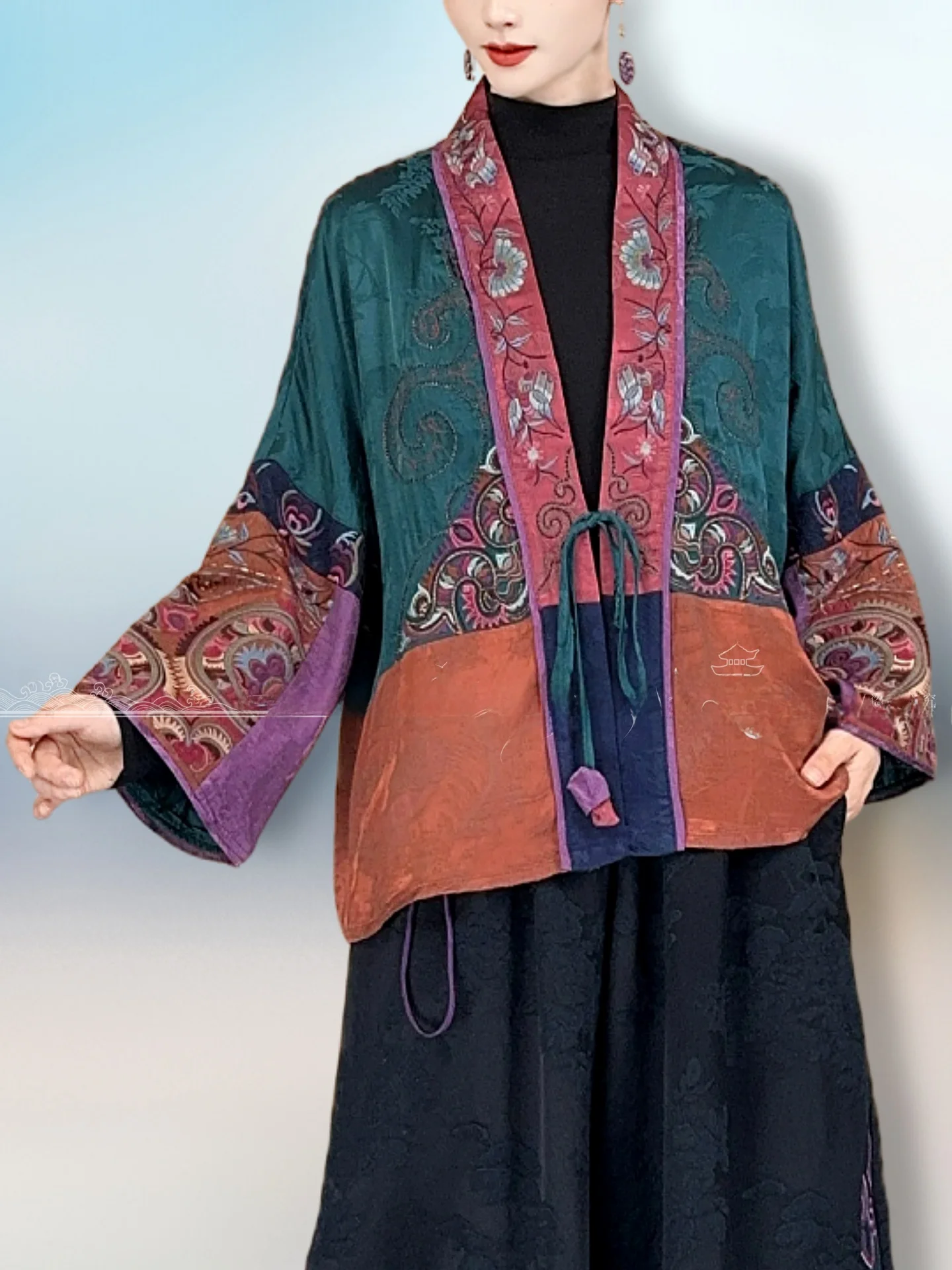 

Новая китайская куртка 2025 года с тяжелой вышивкой, V-образным вырезом, на пуговицах, в стиле ретро, свободного кроя, из шелкового материала, стандартная длина рукава