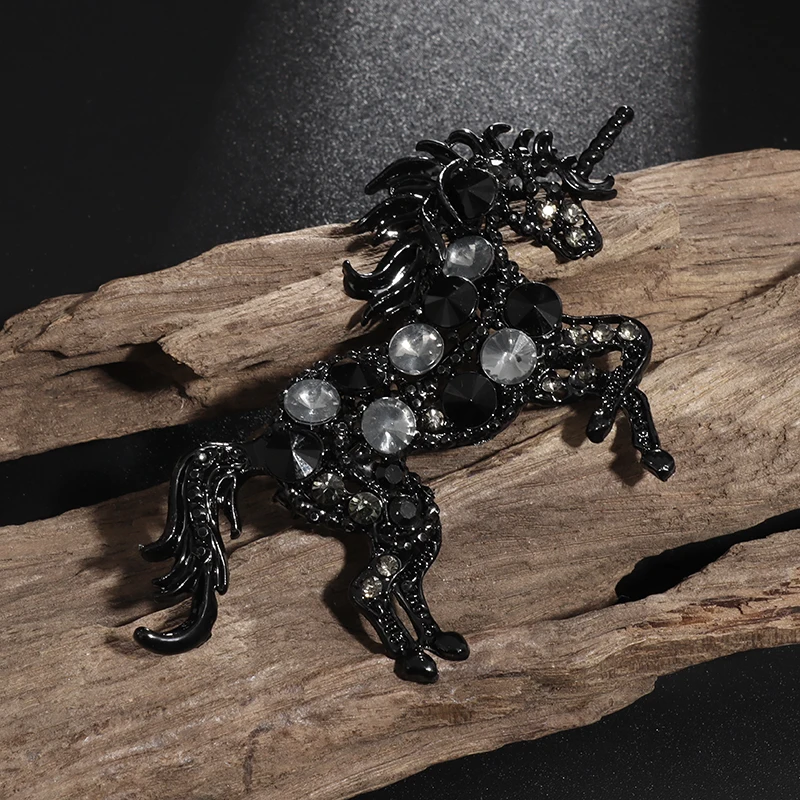 Exquisite Black Unicorn Horse Brooch Men and Women Banquet Exquisite Brooch Wedding Cocktail Party Dress Accessories