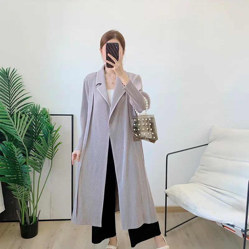 

Pleated 2022 Spring New Suit Collar Women's Coat Long Trench Coat Solid Color Padded Top Fashion